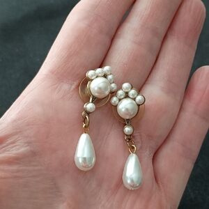 Elegant  VTG Pearl Drop Earrings